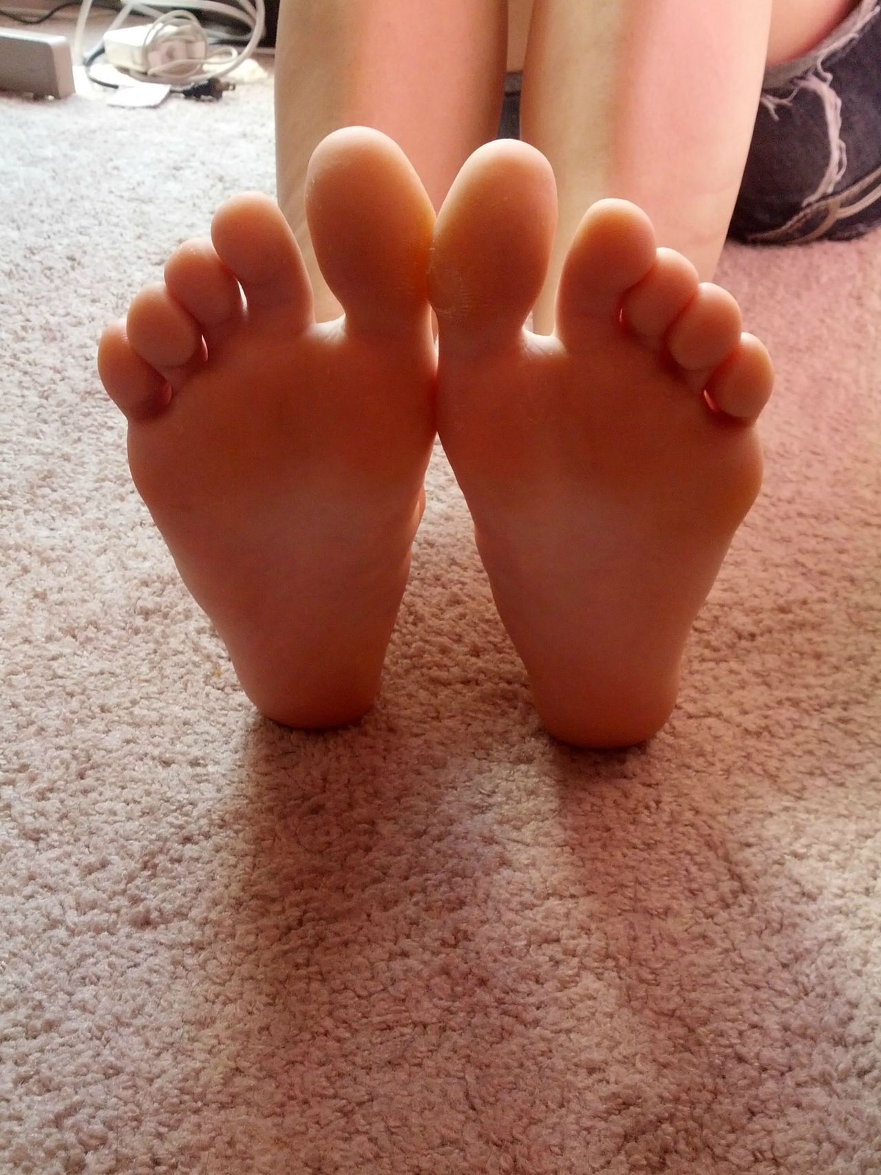 feetandcomics:  legsandfeet:  Feet Toes   I want to get my girlfriend and our two