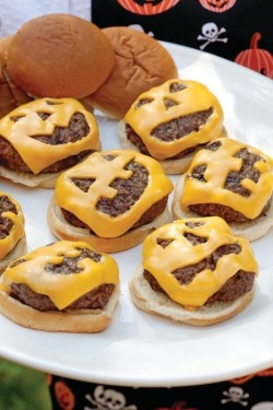 nonnisbiscotti:  Jack-o-lantern cheeseburgers!