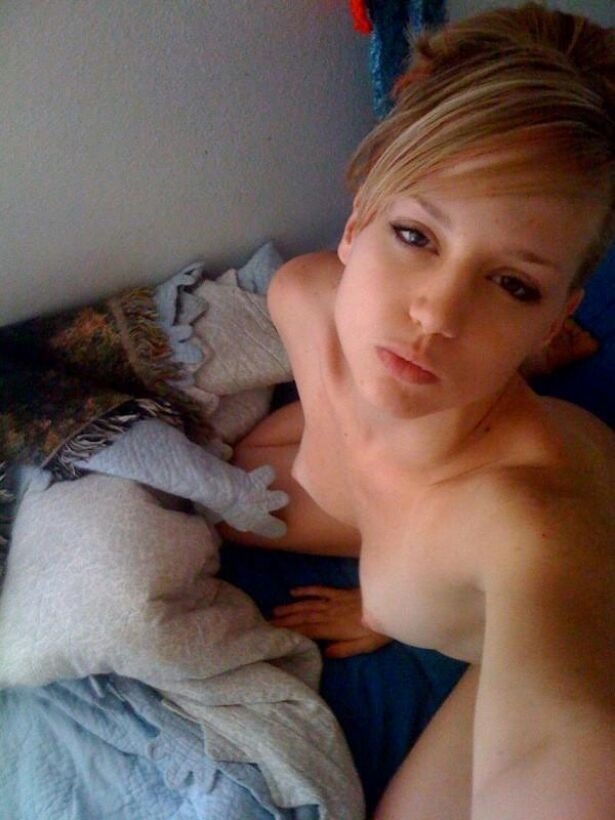 selfpicbabes:  hot teen posing for submissions