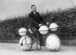 Vélo amphibie, maximum de charge sur l'eau de 120 kg (France, 1932)