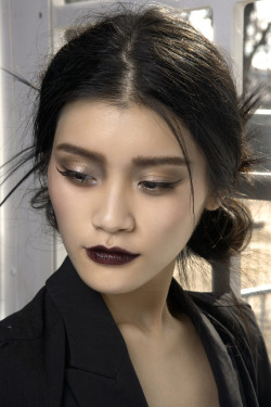 thedoppelganger:  Ming Xi, backstage at Christian Dior Fall 2010 Ready to Wear