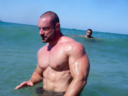 66ranger:  hunksilike:  Unknown  Why do I never bump into him at the beach?? 