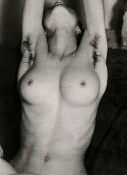 thequietfront:  Madonna by Lee Friedlander 