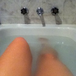 czarinasaidhello:  Best thing about being #short, fitting in the #bath perfectly! 