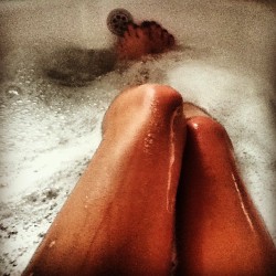 Live-R3Al-D0P3:  #Bath #Hotbath #Bubbles #Legs
