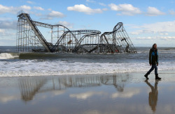 laughingsquid:  Hurricane Sandy: The Aftermath  I&rsquo;ve finally been able to be in places with stable enough internet that I can actually look at photographs from Hurricane Sandy.  It&rsquo;s a bizarre feeling, to say the least.  I&rsquo;ve ridden