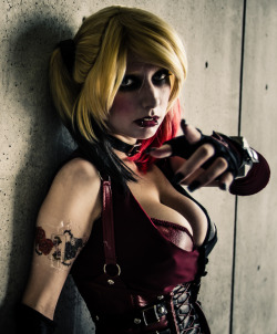 cosplayblog:  Submission Time! Harley Quinn from Batman: Arkham City  Cosplayer: ManiacalxJester [TM | DA]Photographer: Priscilla  