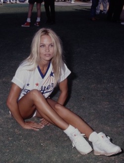 Look what I found in my basket - a Big90s era Pam Anderson!