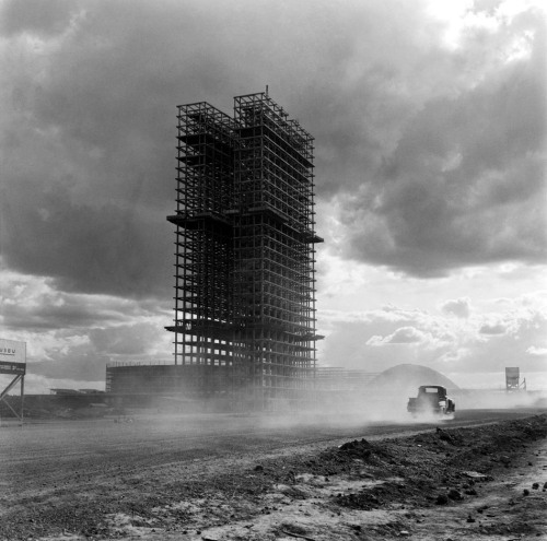 XXX rcruzniemiec:  Brasilia Under Construction photo
