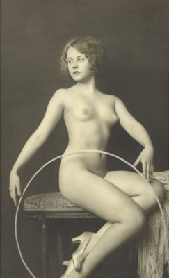 vintage-nude:   Alfred Cheney Johnston -