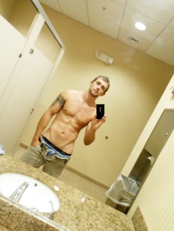 Burnmarx19:  Scofflawscallawag:  Too Bad He Shaves His Body/Pubes, But Wow, What