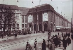 collective-history:  Wertheim department store, Leipziger Platz, Berlin, in the 1920s 