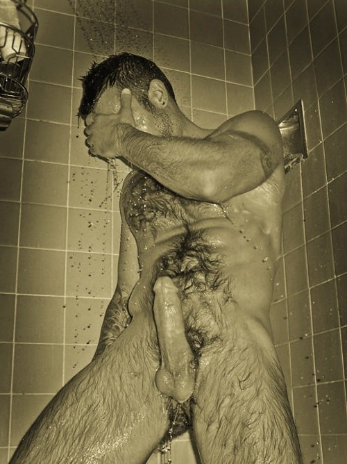 Dad is horned up in the shower - boy needs to get in here.