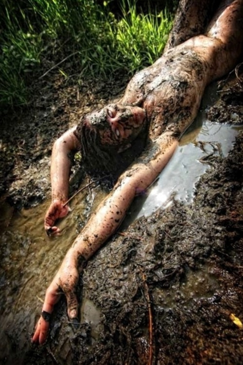 genre-bdsm-kinky:  “GENRE - Mud-Messy-Dirty” More pictures in thís genre in: O     Genre-MODDER -mud-messy-dirty WHAT DO YOU WANT TO KNOW??? Where do I find all LINKS to Genre-Blogs? O     LINK to OVERVIEW ALL LINKS GENRE-BLOGS Where