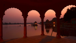 lespritmodeste:  Rajasthan and its arches by Aditi Patnaik on Flickr. 