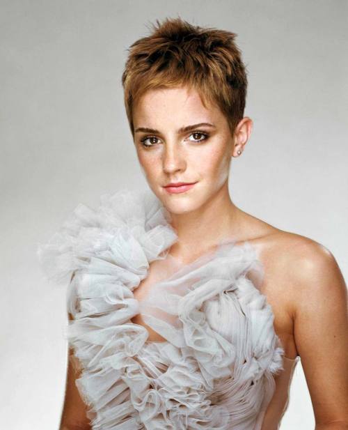 Porn crushstatus:  Emma Watson… those freckles. photos