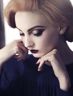 Marilyn-Lipstick-Fashion:  Spinningbirdkick:  Phil Poynter / Vogue Italia November