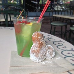 carlosae88:  Enjoying a lovely afternoon with a mint julep and a limited edition ginger bread beignets. #fall #autumn #christmas #disneyland #disney #november #orangecounty #anaheim #food #beverage (at Disneyland Park)  I love Mint Juleps
