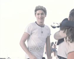 nialler:  Niall after a fan touched his bum on the ellen show. (x) 