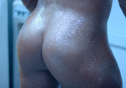 crowcrow:  GUYS. look at this glitter butt.