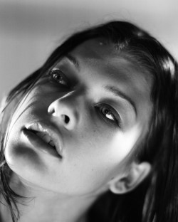 Abissalefuoco:  Milla Jovovich By Michael Tighe. 
