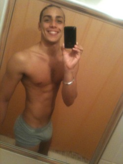 collegeguykingdom:  Submissions from a follower! Thanks! Enjoy the nakedness!