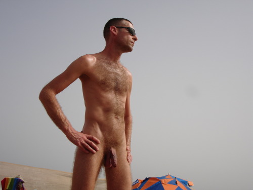 guyzbeach:  Thanks to Ashe for his submission ;-) Follow guyzbeach & send me your pictures !  I love lean, hairy uncut men!
