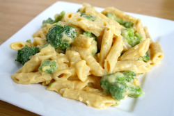 gastrogirl:  mac n’ cheese with broccoli. 