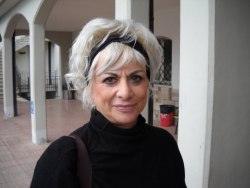 Manuela Dviri Vitali Norsa (Padova, 1949) è una scrittrice italiana naturalizzata israeliana. Immigrata in Israele nel 1968, si è sposata con un giovane israeliano e vive a Tel Aviv. Si è laureata in Letteratura Inglese e Francese e ha iniziato