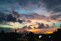 jrdnnwlkr:  Wow God makes pretty skies. 