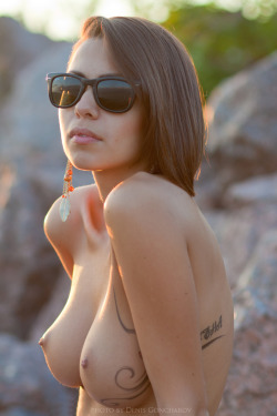 Hottiehotthot:  That’s An Awesome Pair Of … Sunglasses 