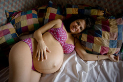 pregnantaddiction:  WOW! Seriously large belly!! 