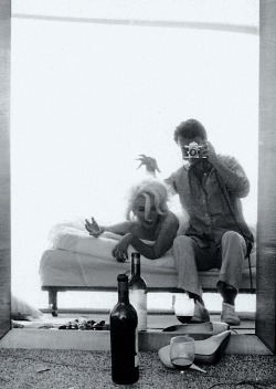 kailahxo:forel: badgalfaashion:  Marilyn Monroe + JFK  they invented the mirror selfie   Easily one of my favorite pictures  That&rsquo;s not JFK, that&rsquo;s the photographer that did her boudoir pictures. Pretty sure it&rsquo;s Douglas Kirkland. Not