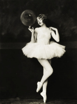 igotsomechildcats:  Ziegfeld Follies ballerina 