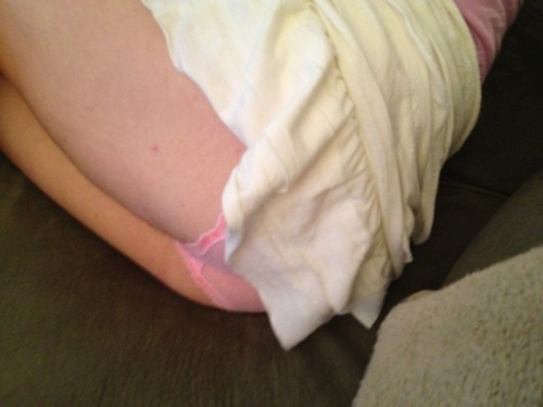 michellesplace:  Me and my short skirts…I gotta be careful how I lay around when watching TV ;) 