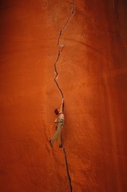 what-a-climber:  Malin Holmberg on some crack