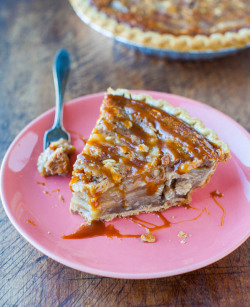 gastrogirl:  caramel apple crumble pie. 