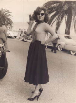 chickennuggetprincessxo:  jeanarthur:Susan Hayward at Cannes Film Festival, 1956.