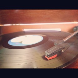 October 17 - Favourite.. thing? My record player😊🎶 #recordplayer #cool #vintage #favourite