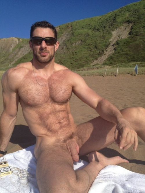 manthropologist:  Daily Dad.   I’d be tenting my trunks if I saw this man.