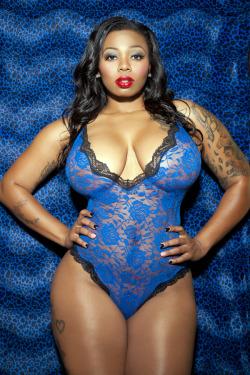 itsthathickness:  curvaceouscandies:  baby doll  Big Blue 
