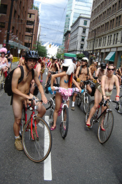 punknine:  world naked bike ride 2008 vancouver, bc watch out that big ass dick, you’re gonna get it caught in the sprockets