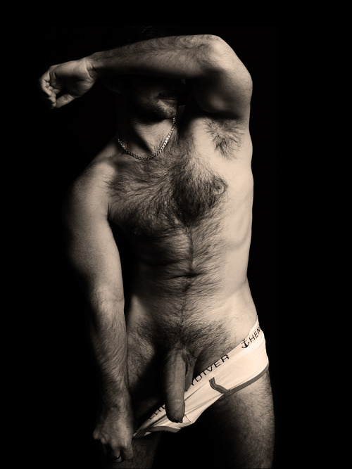 XXX Nice hairy guy i love that furry chest and photo