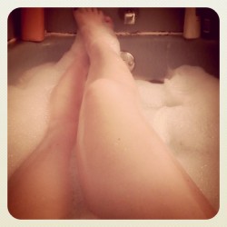l0s-t-within:  Feels soooo nice  #bath #legs #nice #warm #magical #merp #follow #followme #likethis #like #alwaysfollowback 