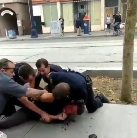 kravemychocolatekurves:  lagonegirl:    They didn’t even fucking use a taser on him     He definitely would have been dead before he pulled away the first time