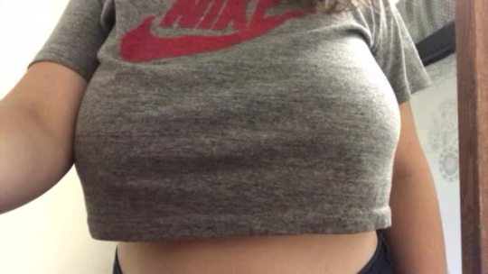 bigboobloverh:  efspar:  sportfeak: dog1968:  lovelylunaaaa:   reblog if i’m allowed to submit nudes to ur inbox 😉😉   Please do!   Yes please…  absolutely!!. Would love to see those big jigglies exposed  Send me all you want